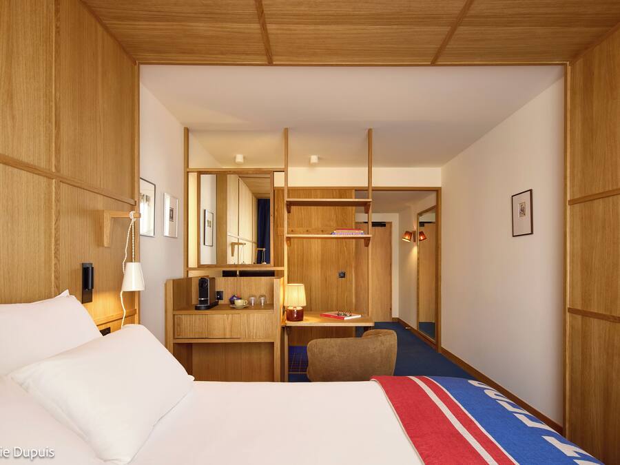 Premium bedding, in-room safe, desk, laptop workspace