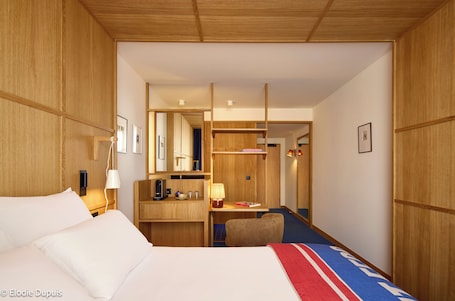 Habitación superior | Ropa de cama de alta calidad, caja fuerte, escritorio. GRAND MESS Clermont-Ferrand