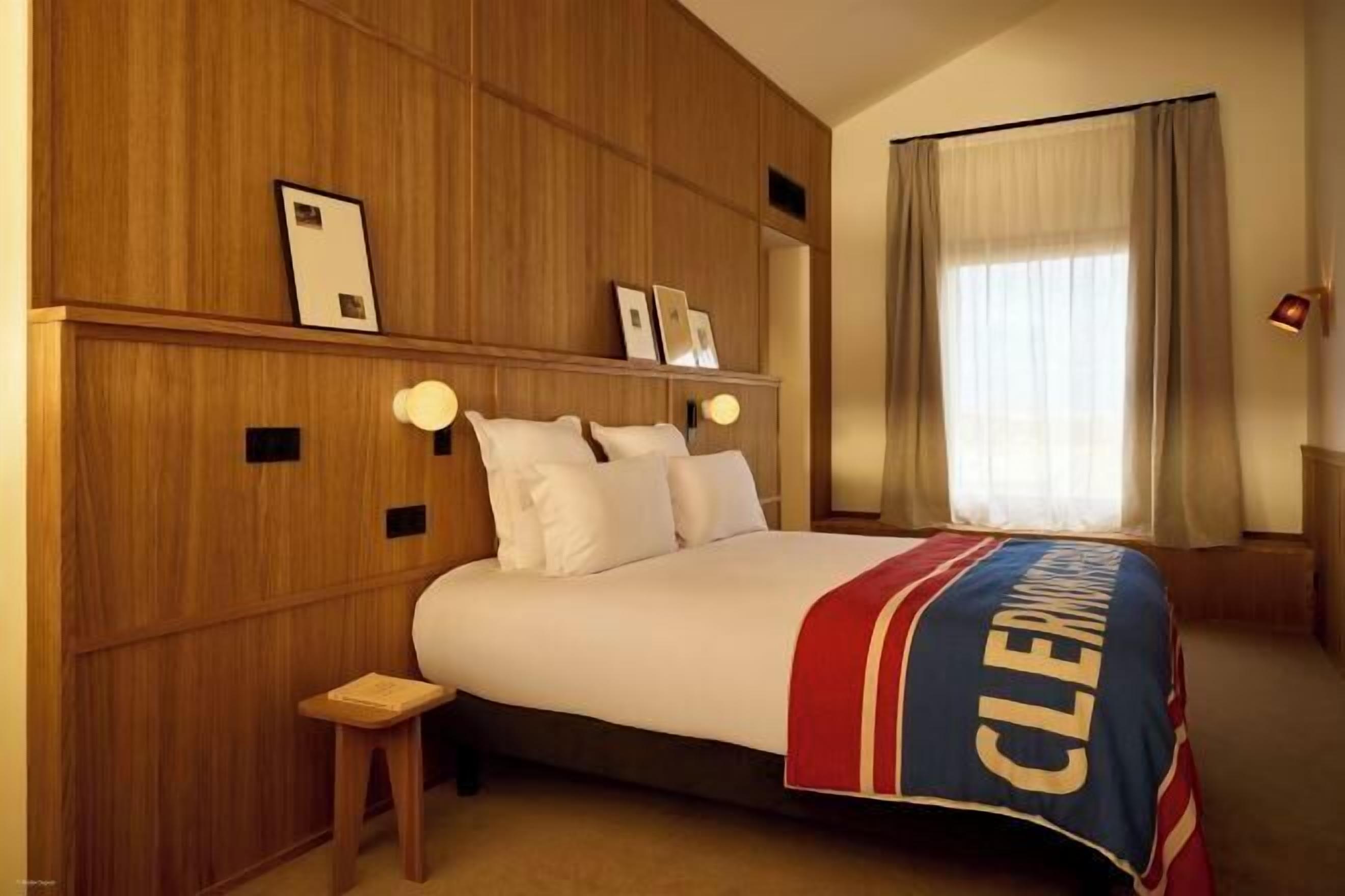 Premium bedding, in-room safe, desk, laptop workspace