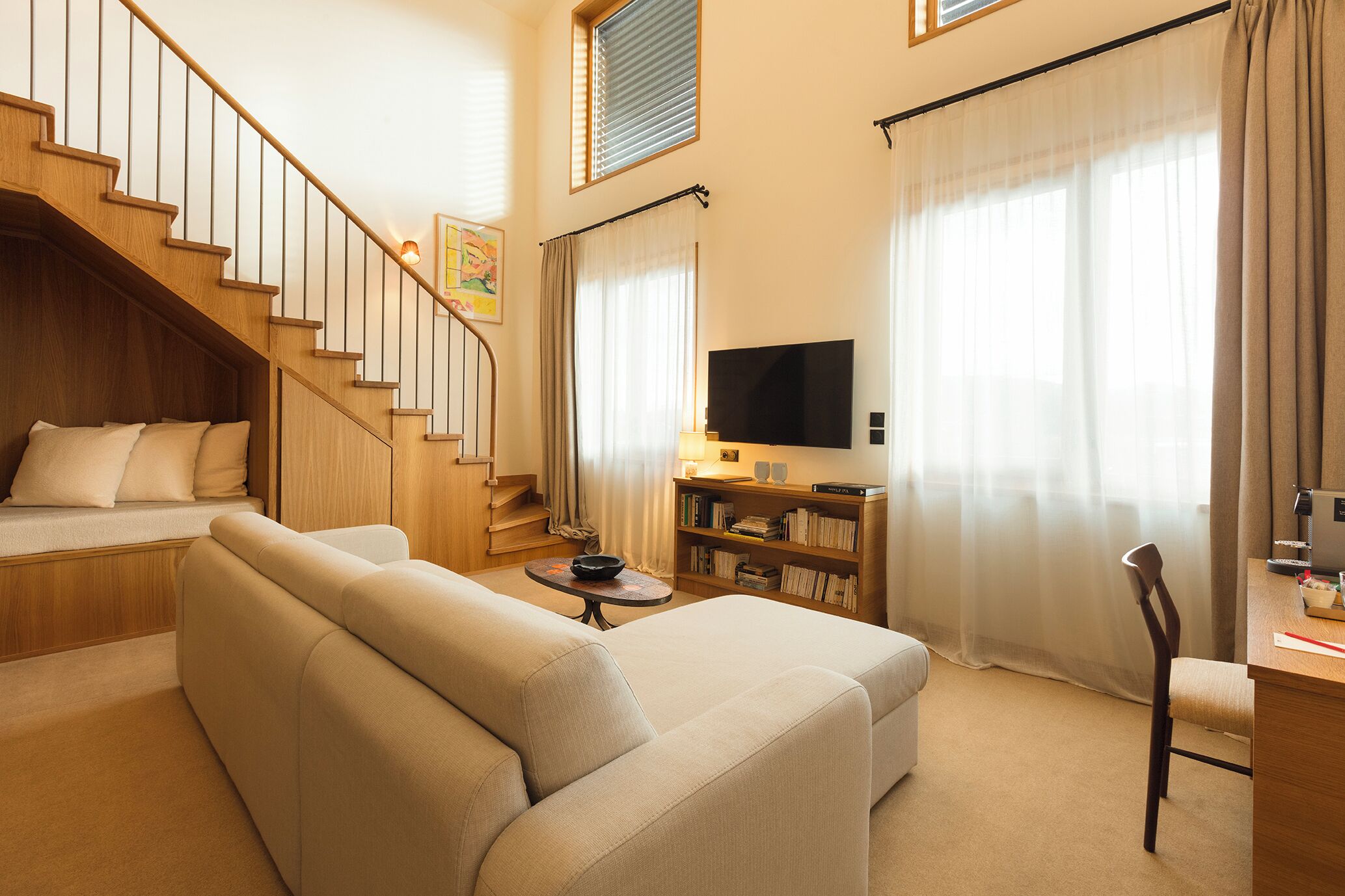 Habitación Prestigio, Terraza | Área de sala de estar | Televisión de pantalla plana de 50 pulgadas con canales digitales 