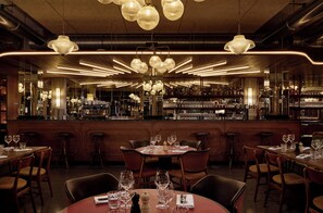 2 restaurants; breakfast, lunch, and dinner served - GRAND MESS Clermont-Ferrand (Clermont-Ferrand)