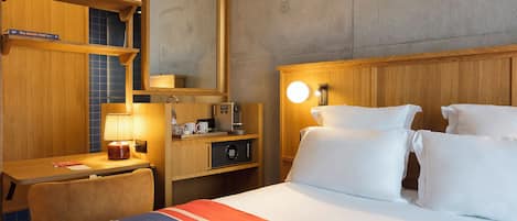 Habitación superior | Ropa de cama de alta calidad y caja de seguridad en la habitación