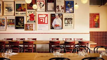 2 restaurants; ze serveren er ontbijt, lunch en diner