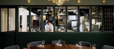 2 restaurants, breakfast, lunch, dinner served; French cuisine