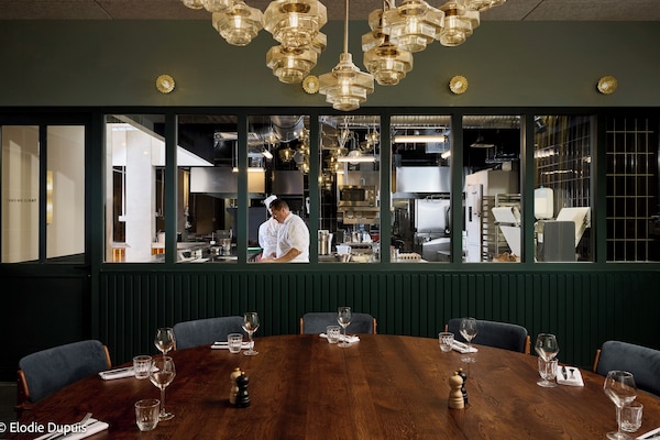 2 restaurants, breakfast, lunch, dinner served; French cuisine