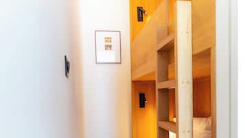 Literie de qualité supérieure, coffres-forts dans les chambres, bureau