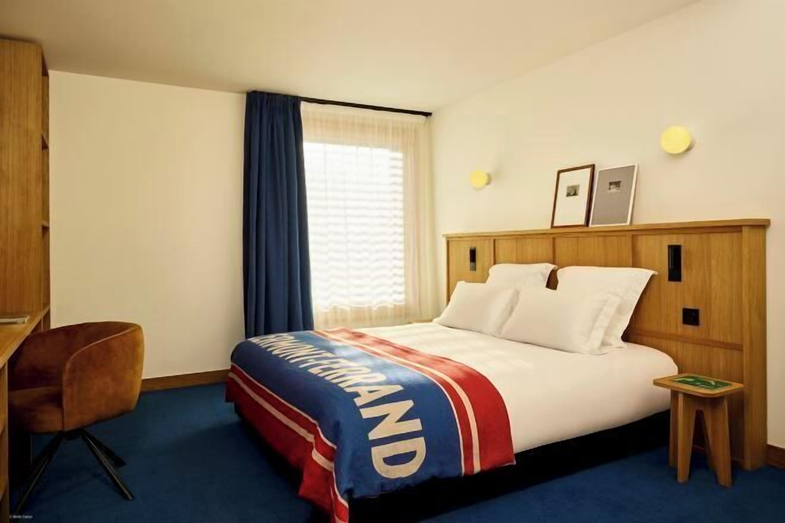 Premium bedding, in-room safe, desk, laptop workspace