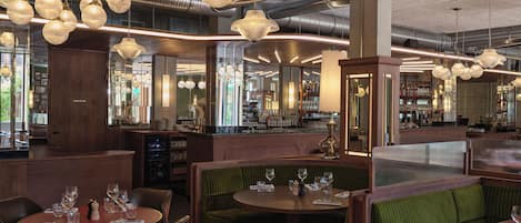 2 restaurants; breakfast, lunch, and dinner served