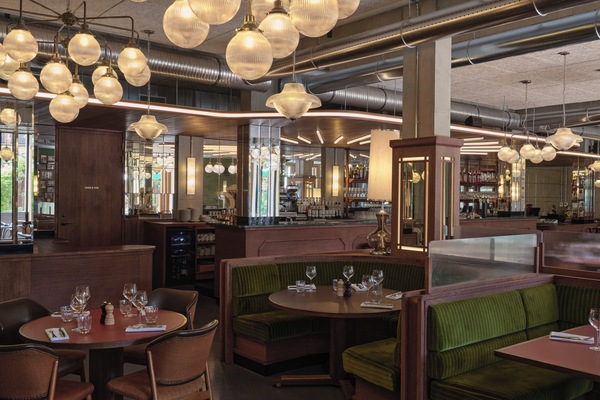 2 restaurants; breakfast, lunch and dinner served