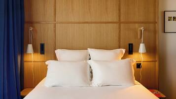 Sengetøy av topp kvalitet, safe på rommet og skrivebord