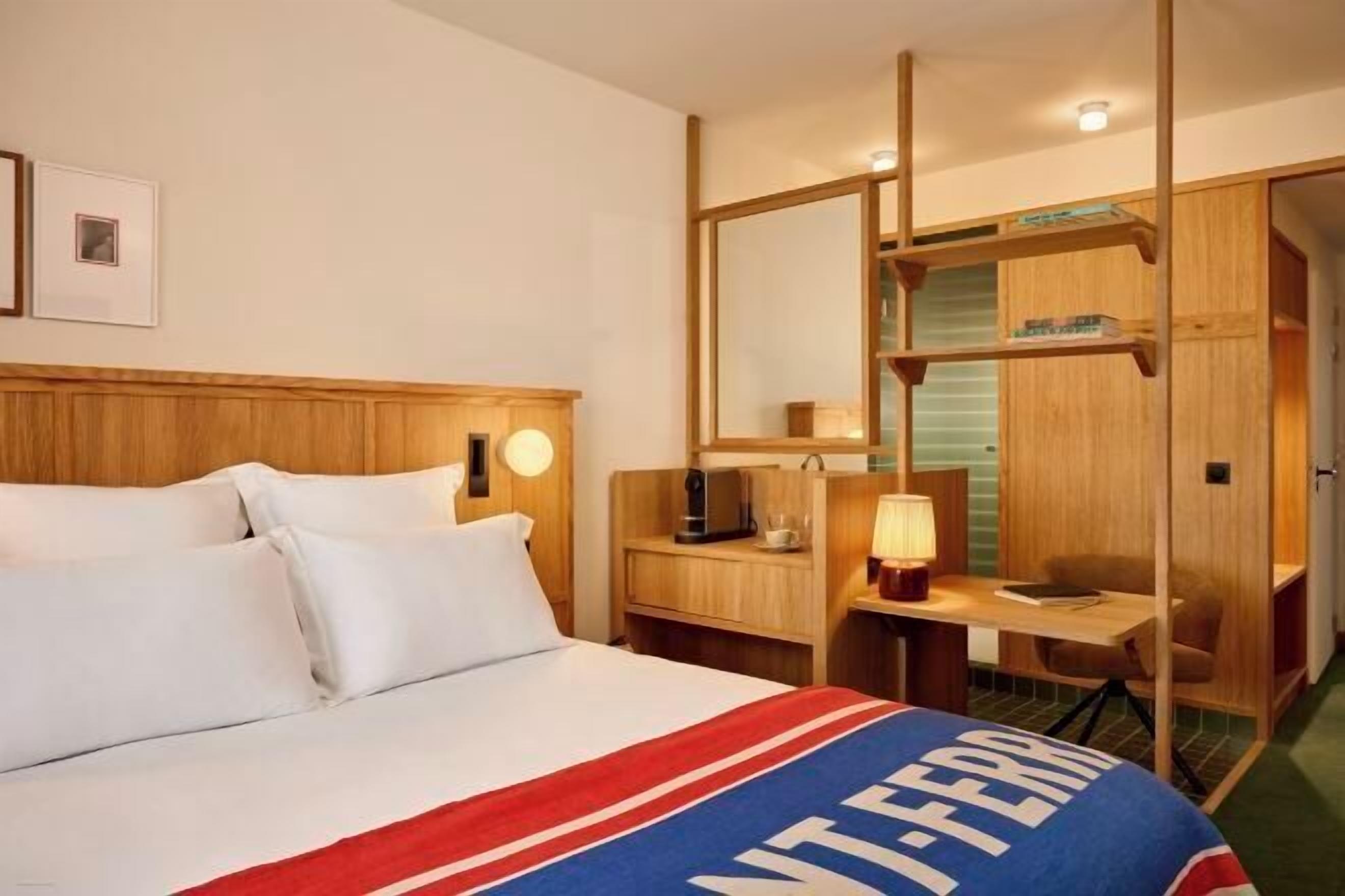 Premium bedding, in-room safe, desk, laptop workspace