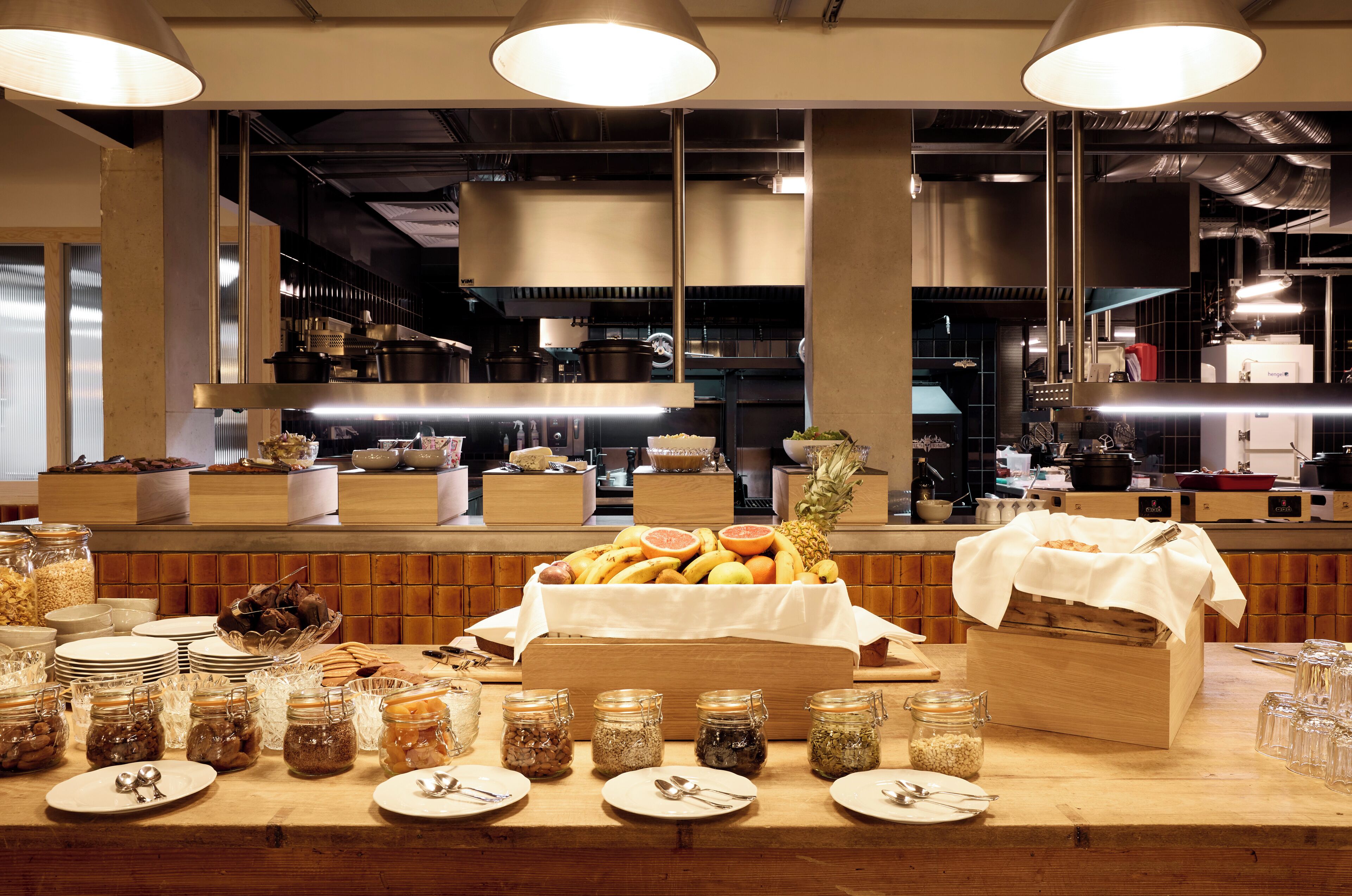 Desayuno buffet diario (EUR 18 por persona)