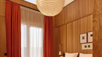 Standard Room | Premium bedding, in-room safe, desk, laptop workspace