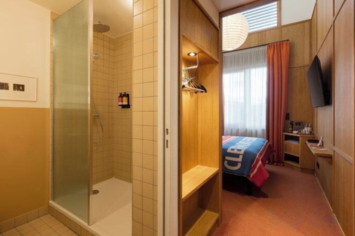 Premium bedding, in-room safe, desk, laptop workspace