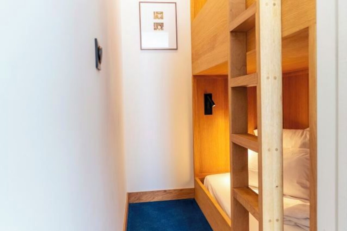 Premium bedding, in-room safe, desk, laptop workspace