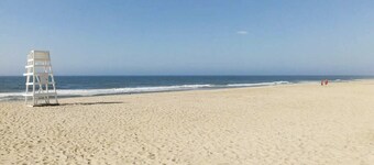 Amagansett Farmhouse Short Walk to Atlantic Ave Beach