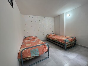 2 bedrooms, WiFi, bed sheets