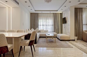 Smart TV - VESTA - Luxury Villa - 4BR - CFC (New Cairo City)