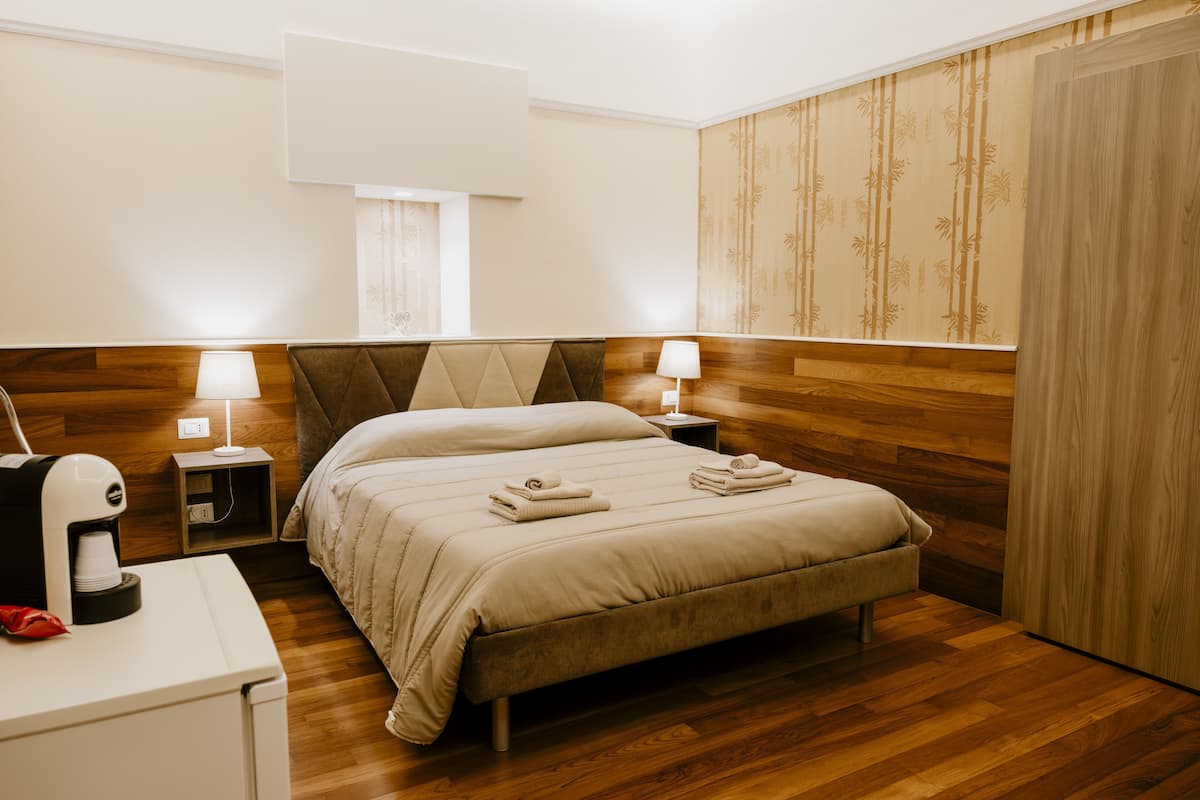 Standaard kamer, 1 twee- of 2 eenpersoonsbedden, uitzicht op stad (Albero) | Lakens van Egyptisch katoen, luxe beddengoed, individueel gedecoreerd