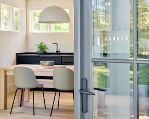 The Garden Suite | 1 chambre, draps en coton égyptien, literie de qualité supérieure