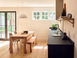 The Garden Suite | Cozinha privada | Cooktop, lava-louças, cafeteira/chaleira, chaleira elétrica