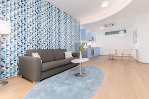 One - Bedroom Comfort Suite | Living area