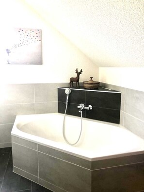 Handtücher, Seife, Toilettenpapier