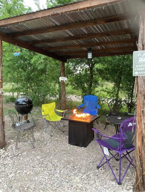 Property grounds - RIO FRIO SUNSET GLAMPER-
AFFORDABLE, CLEAN, CLOSE TO GARNER ST. PARK& FRIO RIVER (Rio Frio)