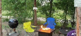 RIO FRIO SUNSET GLAMPER-
AFFORDABLE, CLEAN, CLOSE TO GARNER ST. PARK& FRIO RIVER