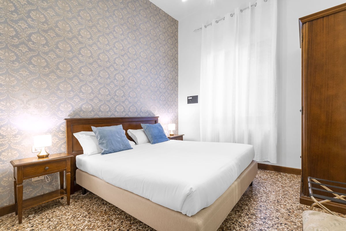 Double room Blue Moon n. 1 | 1 slaapkamer, een strijkplank/strijkijzer, babybedden, gratis wifi