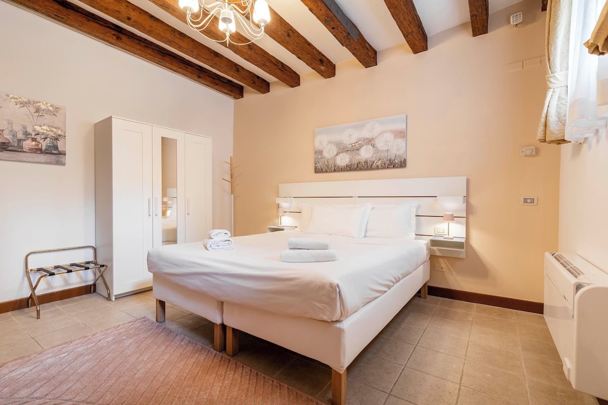 Double Room Blue Moon n. 2 | 1 slaapkamer, een strijkplank/strijkijzer, babybedden, gratis wifi