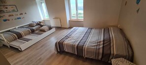 4 soverom, strykejern/-brett og wi-fi (inkludert)
