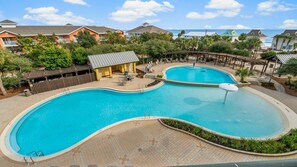 حمّام سباحة مُدفَّأ