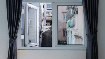 Habitación de lujo, vista a la ciudad | Escritorio, espacio para trabajar con laptop y wifi gratis