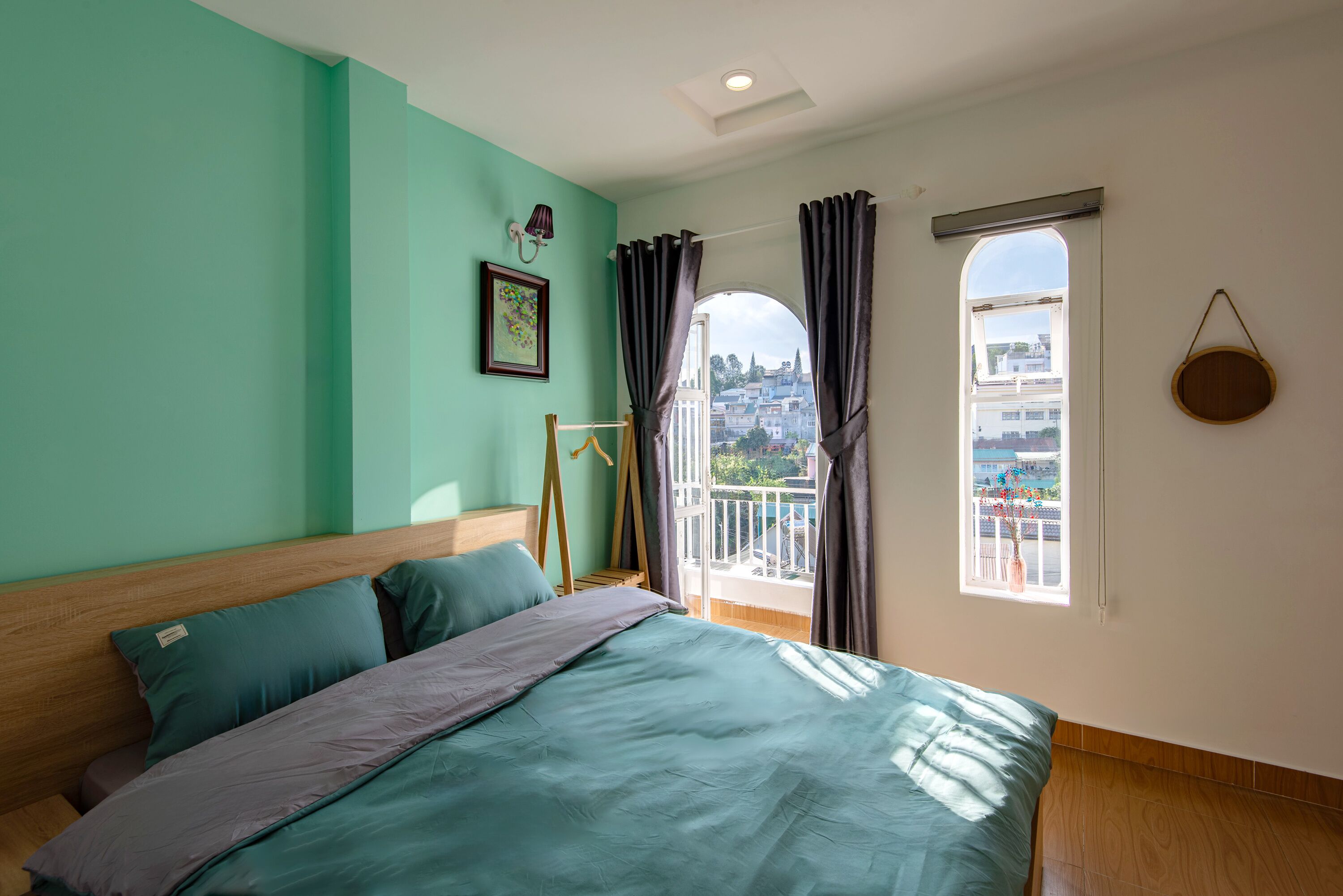 Habitación de lujo, vista a la ciudad | Escritorio, espacio para trabajar con laptop y wifi gratis 