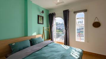 Habitación de lujo, vista a la ciudad | Escritorio, espacio para trabajar con laptop y wifi gratis