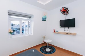 Luxury-Zimmer, Stadtblick | Individuell eingerichtet, Schreibtisch, laptopgeeigneter Arbeitsplatz