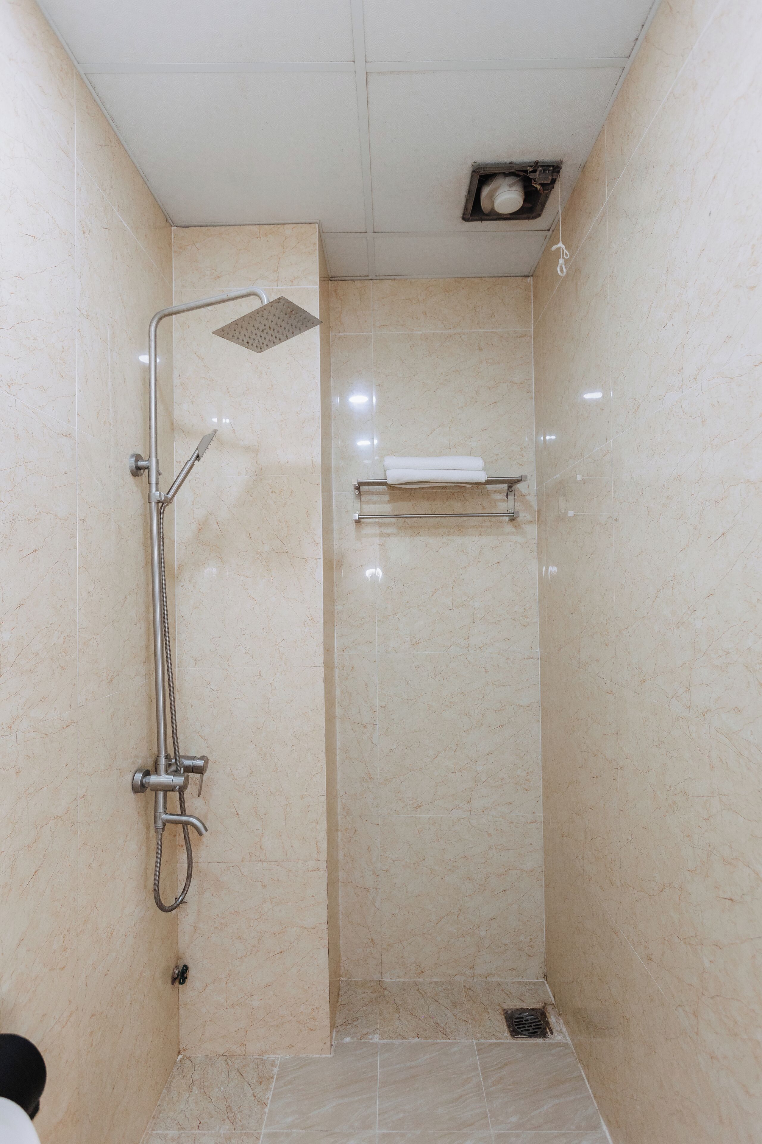 Family Double Room, Non Smoking, Private Bathroom | Bathroom | Shower, free toiletries, hair dryer, slippers