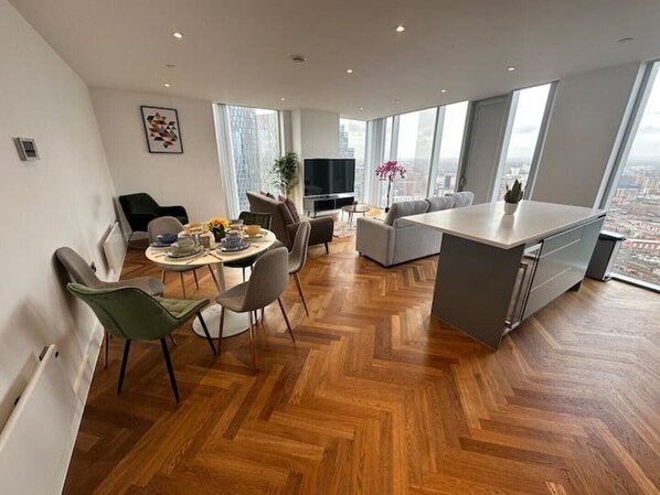 Interior - Superb High End MCR Apt Sleeps 6 (Manchester)