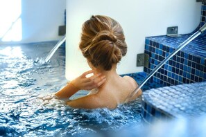Indoor pool, seasonal outdoor pool - Balneario de Cofrentes (Cofrentes)