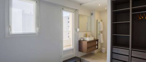 1 bedroom, desk, iron/ironing board, travel cot