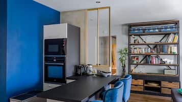 Kjøleskap, mikrobølgeovn, ovn og oppvaskmaskin