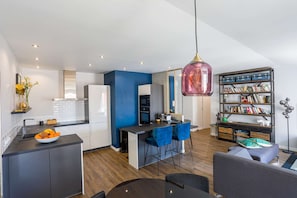 Fridge, microwave, oven, dishwasher - Aux Berges du Rhône Spacieux T3 (Lyon)