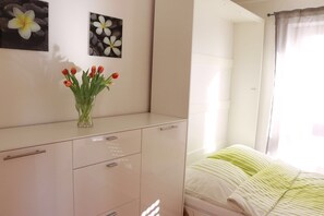 2 bedrooms, iron/ironing board, WiFi, bed sheets