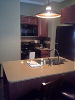 Full-size fridge, microwave, oven, stovetop