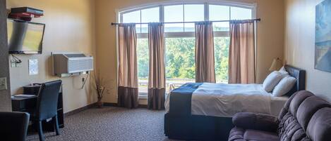 Comfort suite | Woonruimte | Een 42-inch flatscreentelevisie met kabelzenders