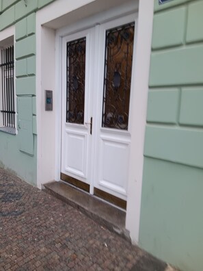 Apartment, 1 Bedroom | Property entrance