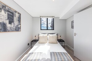 2 habitaciones, tabla de planchar con plancha, wifi y ropa de cama 