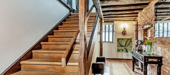 Beautiful 10 Bed Oak beamed Country House