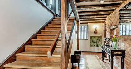 Beautiful 10 Bed Oak beamed Country House